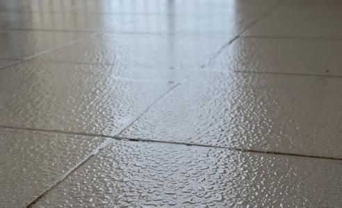 【峰光无限】回南天地面受潮怎么办？