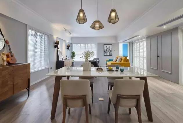 简洁质朴的简约装修，太喜欢卫生间的设计了，淋浴房还能坐着