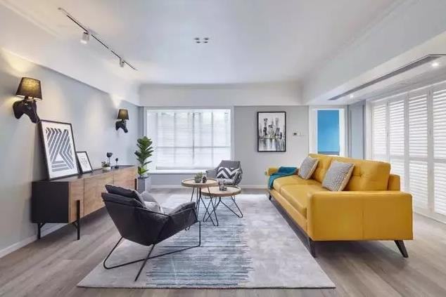 简洁质朴的简约装修，太喜欢卫生间的设计了，淋浴房还能坐着