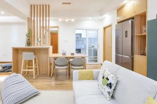 新房装修图，极简原木风的设计，全屋白色与原木色装饰，效果太棒了