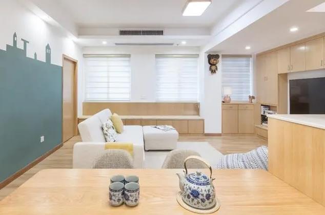 新房装修图，极简原木风的设计，全屋白色与原木色装饰，效果太棒了