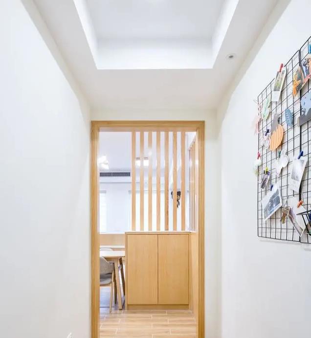 新房装修图，极简原木风的设计，全屋白色与原木色装饰，效果太棒了