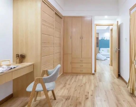 新房装修图，极简原木风的设计，全屋白色与原木色装饰，效果太棒了