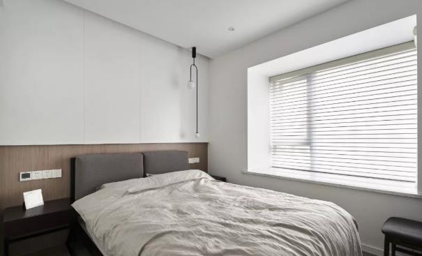 黑白灰装修且留白设计，更加宽敞明亮！