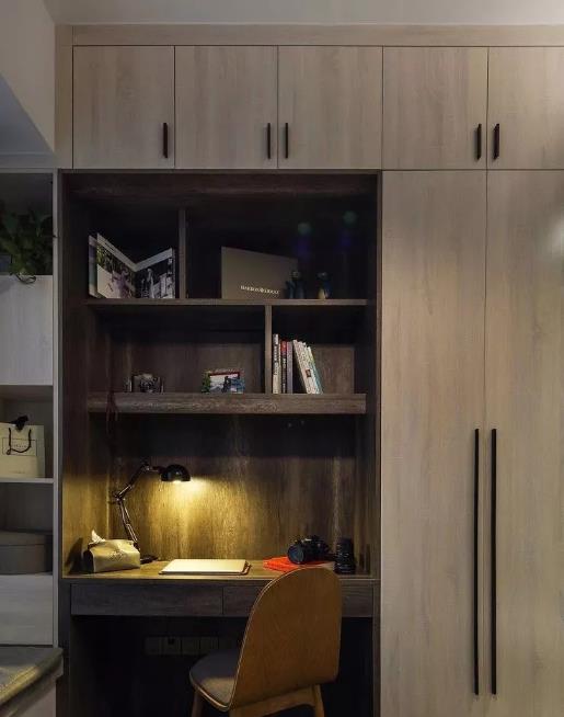 新房装修衣柜这样做看起来更加简洁，不用担心顶面上落灰难打扫。