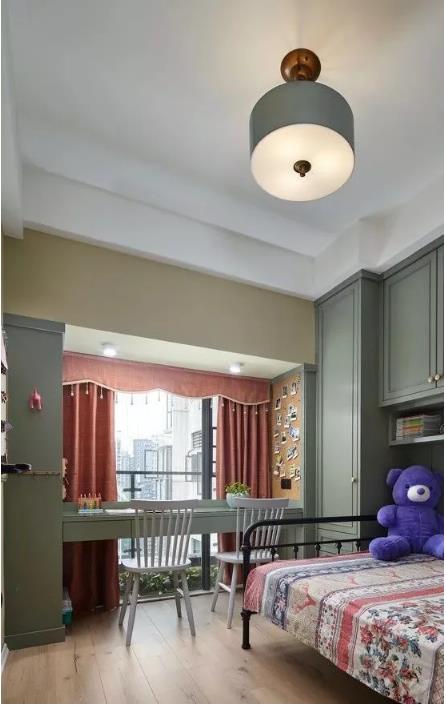 新房装修衣柜这样做看起来更加简洁，不用担心顶面上落灰难打扫。