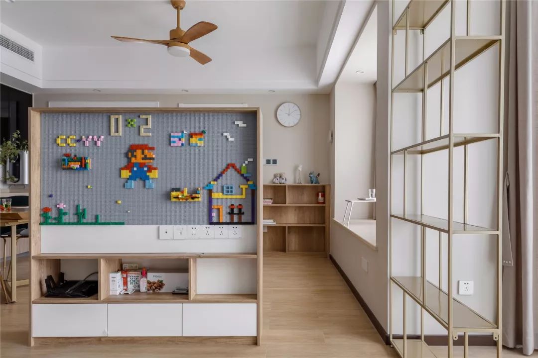 96㎡现代简约，玄关旁做个走廊+卫生间，布局真实用