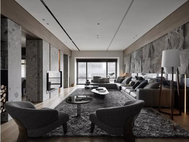 人文及入沉稳的风格