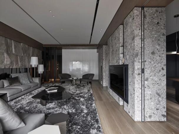 人文及入沉稳的风格