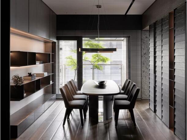 人文及入沉稳的风格