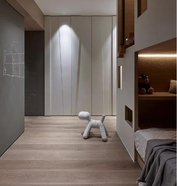 人文及入沉稳的风格