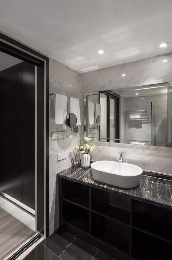 140㎡混搭风三居 低调精致的家装设计