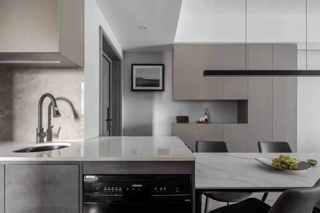 130㎡四室改两室，诠释大地色极简之美