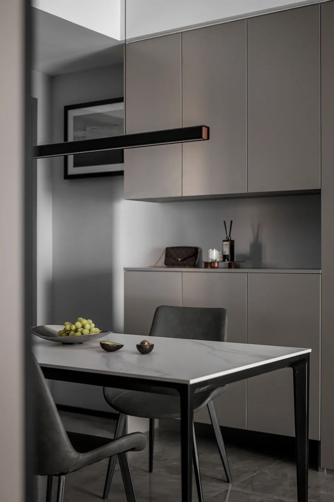 130㎡四室改两室，诠释大地色极简之美