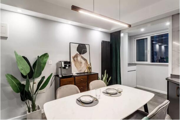 简约风三居室，喜欢玄关的六边砖设计！