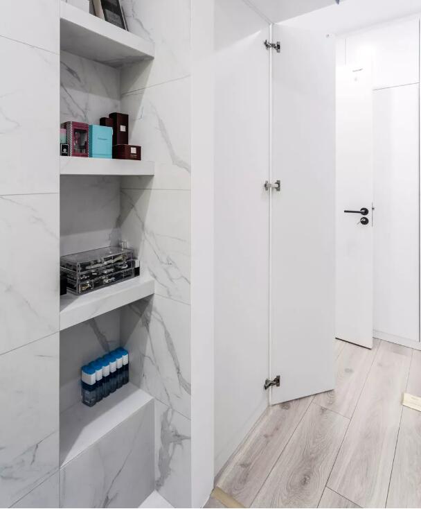 简约风三居室，喜欢玄关的六边砖设计！