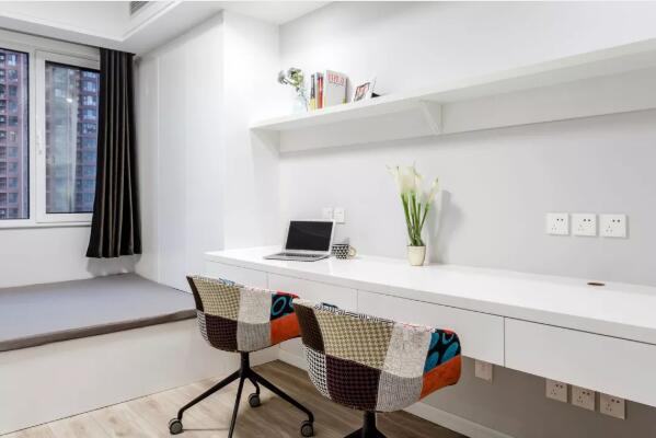 简约风三居室，喜欢玄关的六边砖设计！