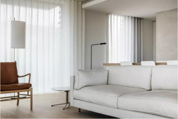 夫妻俩把房子装修成极简风，进屋倍感高级