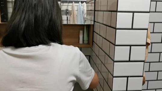 装修为什么明厨暗卫？只有一个窗户，该给厨房还是卫生间？