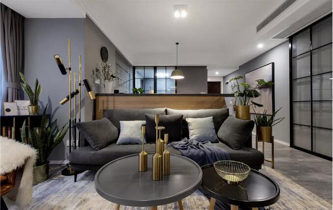 以灰色与与木饰面的组合，令人惬意舒适而情趣!