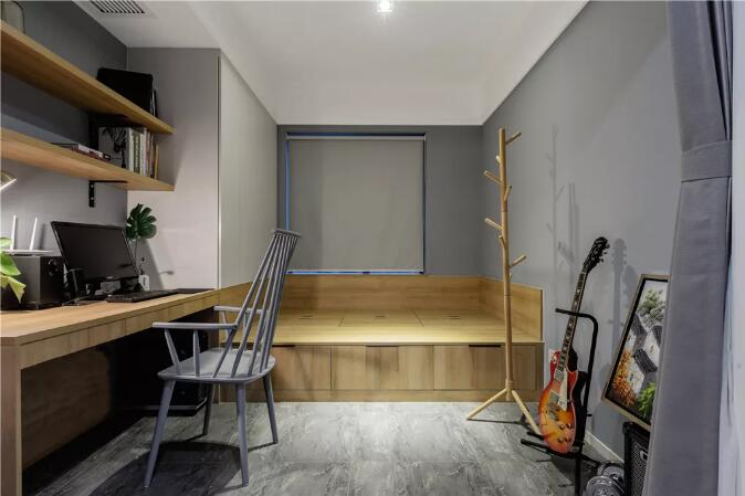 以灰色与与木饰面的组合，令人惬意舒适而情趣!