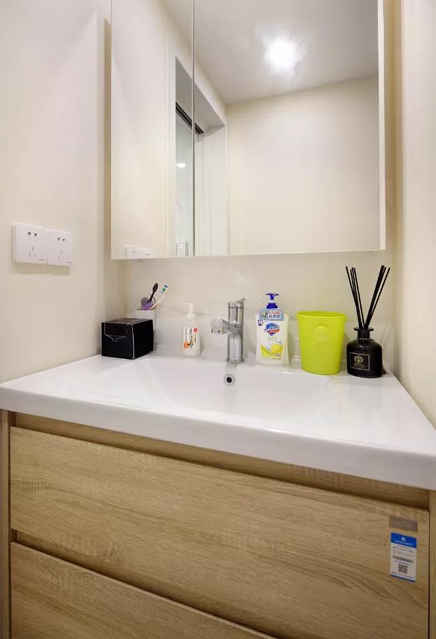 75㎡两居室新房，简约为主的装修效果，温馨自然，更贴近生活