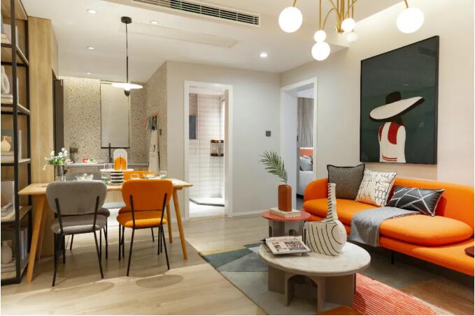 现代轻奢，布置金属质感与鲜艳的软装，让空间透露出一种轻奢高级的气质