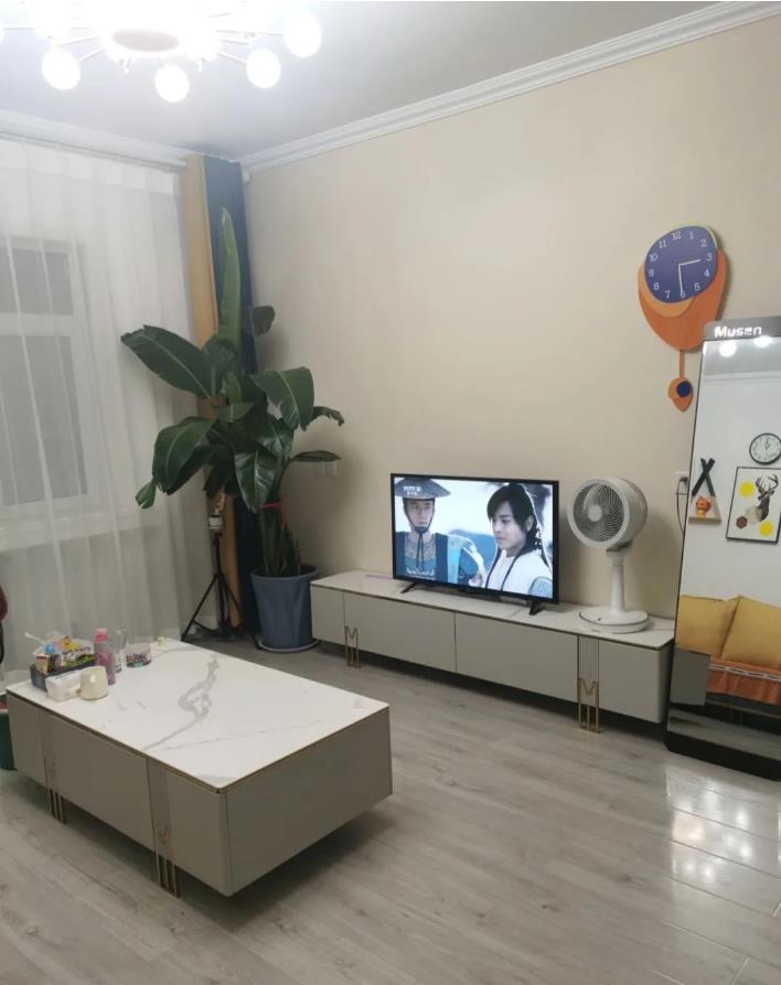 这才是真正的极简风装修，不吊顶不做电视墙，看完全屋，我羡慕了