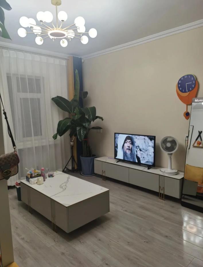 这才是真正的极简风装修，不吊顶不做电视墙，看完全屋，我羡慕了