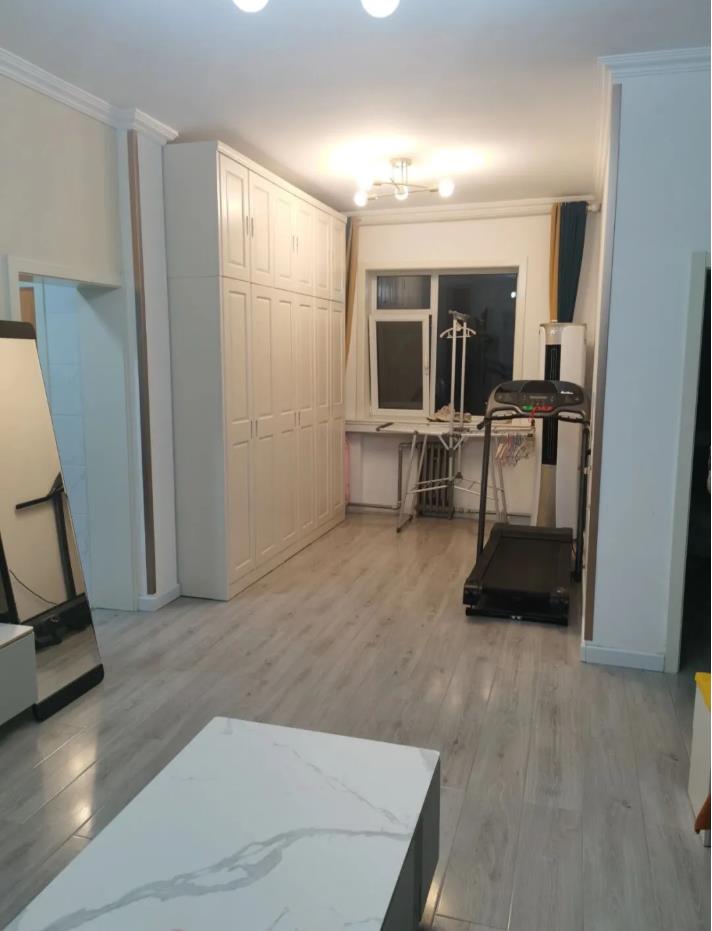 这才是真正的极简风装修，不吊顶不做电视墙，看完全屋，我羡慕了