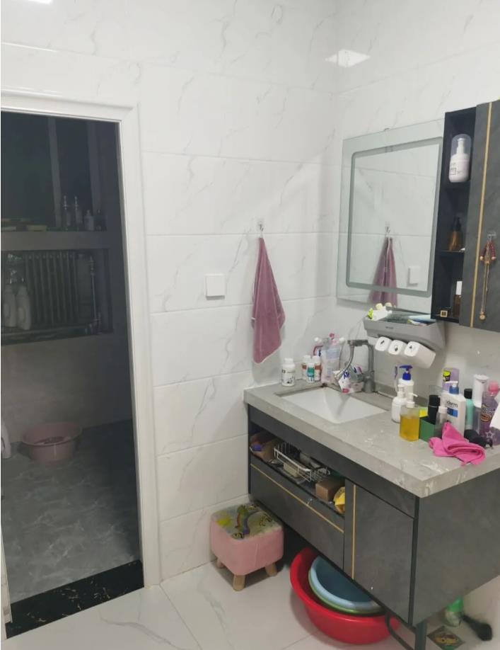 这才是真正的极简风装修，不吊顶不做电视墙，看完全屋，我羡慕了