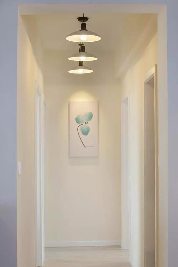 玄关别再傻傻打柜子了，现在流行这么做，漂亮大方而且实用！