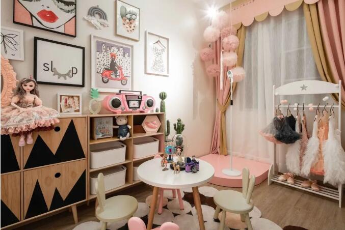 金属与石材的质感让空间显得更加华丽高级而档次