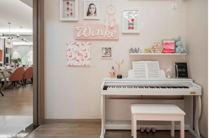 金属与石材的质感让空间显得更加华丽高级而档次