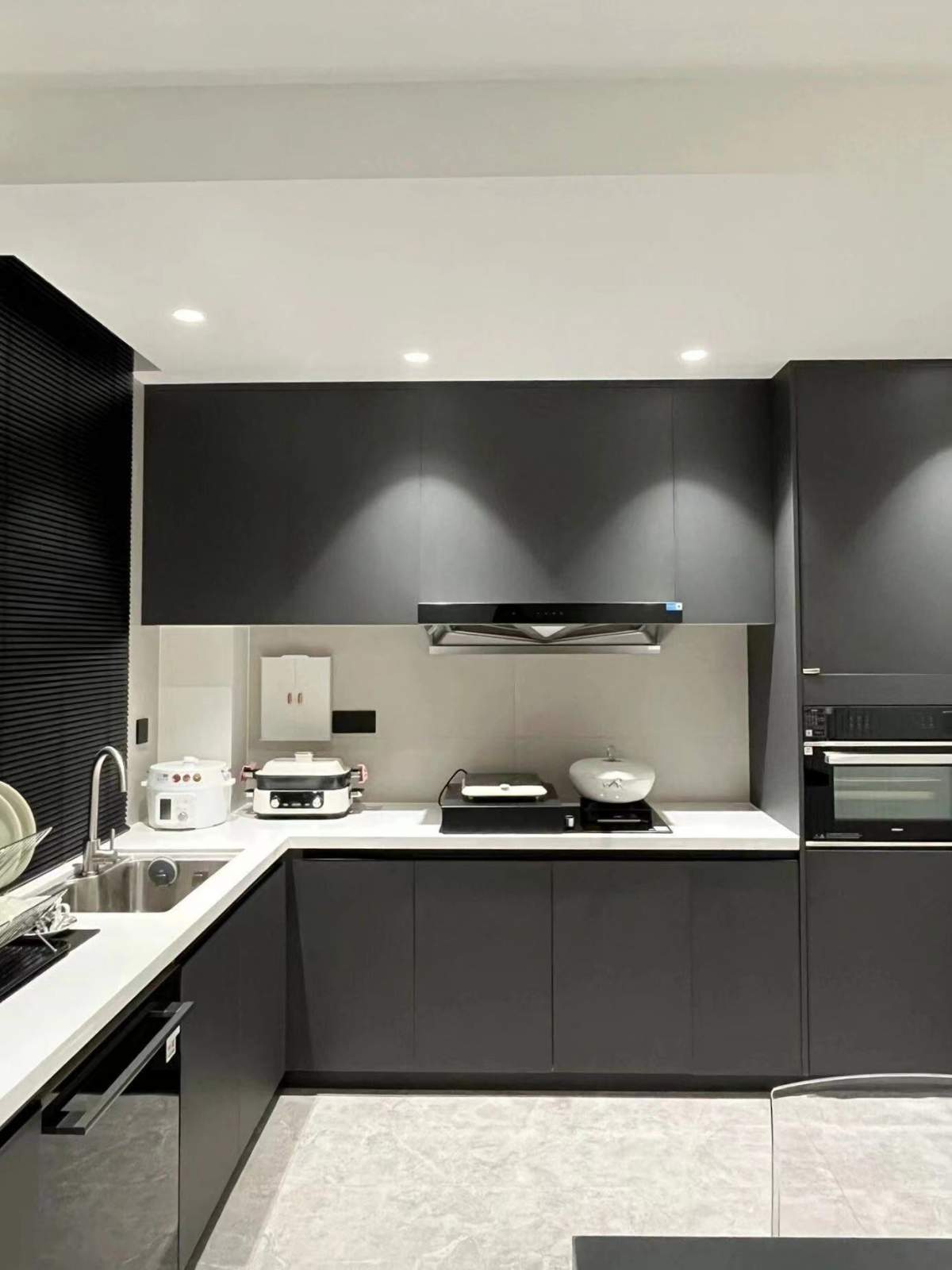 清渭公馆144平—现代黑白灰风格